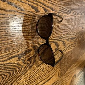 Women’s Gucci sunglasses (worn once) (Holiday deal)